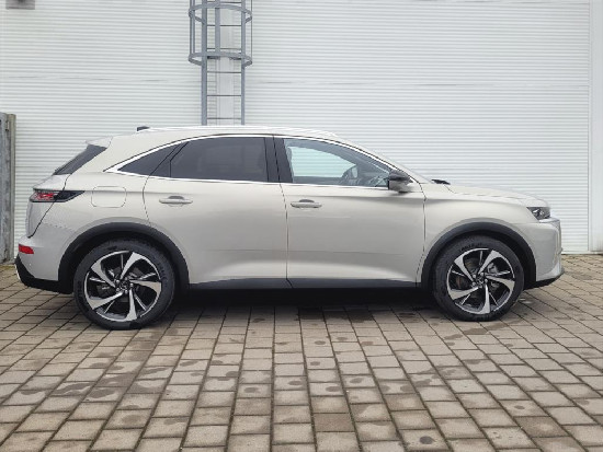Nový vůz DS Automobiles DS7 Crossback 1,6 PT e-Tense 300k EAT8 4x4  OPERA bílá metalíza hybridní - benzin Automatická