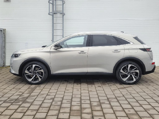 Nový vůz DS Automobiles DS7 Crossback 1,6 PT e-Tense 300k EAT8 4x4  OPERA bílá metalíza hybridní - benzin Automatická
