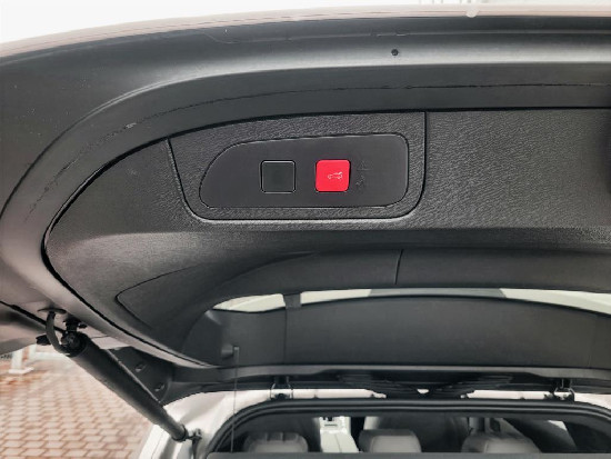 Nový vůz DS Automobiles DS7 Crossback 1,6 PT e-Tense 300k EAT8 4x4  OPERA bílá metalíza hybridní - benzin Automatická