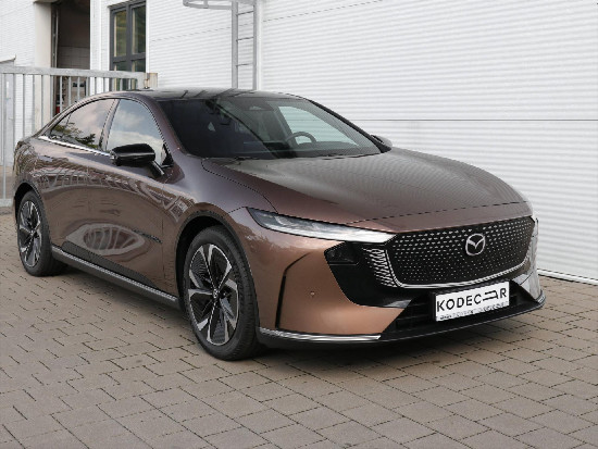 Nový vůz Mazda 6e EV Long Range 245k AT  Takumi Plus světle hnědá metalíza Elektro Automatická