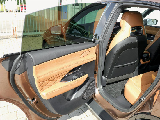 Nový vůz Mazda 6e EV Long Range 245k AT  Takumi Plus světle hnědá metalíza Elektro Automatická