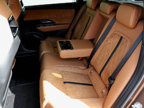 Nový vůz Mazda 6e EV Long Range 245k AT  Takumi Plus světle hnědá metalíza Elektro Automatická