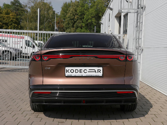 Nový vůz Mazda 6e EV Long Range 245k AT  Takumi Plus světle hnědá metalíza Elektro Automatická