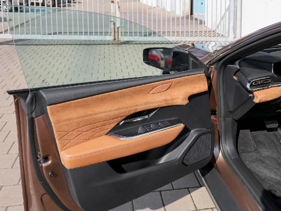 Nový vůz Mazda 6e EV Long Range 245k AT  Takumi Plus světle hnědá metalíza Elektro Automatická