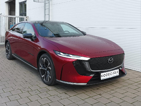 Nový vůz Mazda 6e EV Long Range 245k AT  Takumi Plus červená metalíza Elektro Automatická
