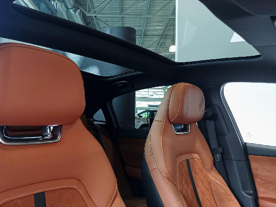 Nový vůz Mazda 6e EV Long Range 245k AT  Takumi Plus červená metalíza Elektro Automatická