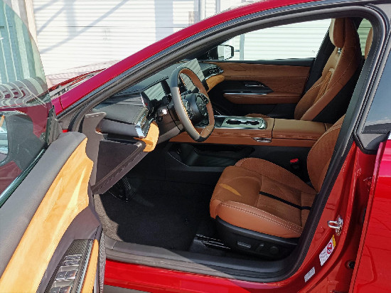 Nový vůz Mazda 6e EV Long Range 245k AT  Takumi Plus červená metalíza Elektro Automatická