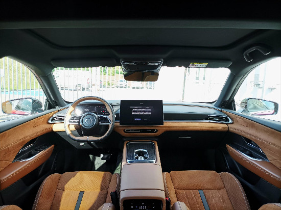 Nový vůz Mazda 6e EV Long Range 245k AT  Takumi Plus červená metalíza Elektro Automatická