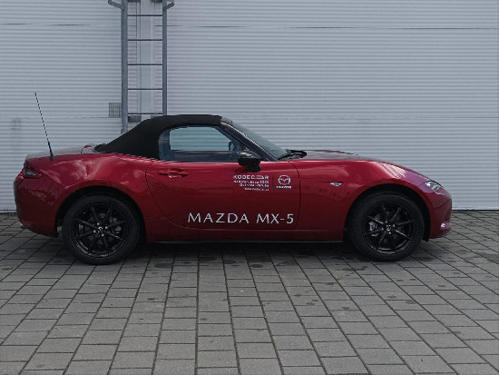 Nový vůz Mazda MX-5 1,5 Prime-Line G132k 6MAN červená metalíza Benzín Manuální