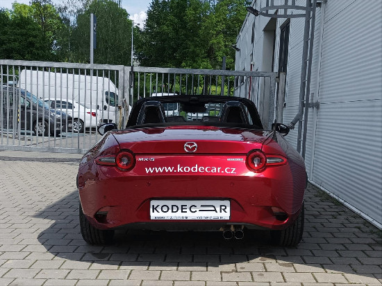 Nový vůz Mazda MX-5 1,5 Prime-Line G132k 6MAN červená metalíza Benzín Manuální