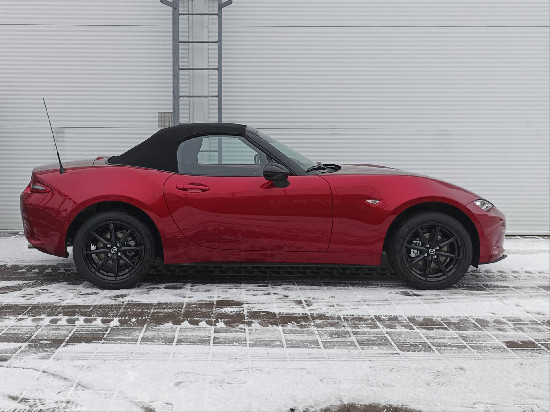 Nový vůz Mazda MX-5 1,5 Skyactiv-G 132k 6MAN 4x2  Prime-Line červená metalíza Benzín Manuální