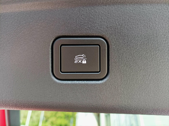 Nový vůz Mazda 6e EV 258k 1AT  Takumi červená metalíza Elektro Automatická