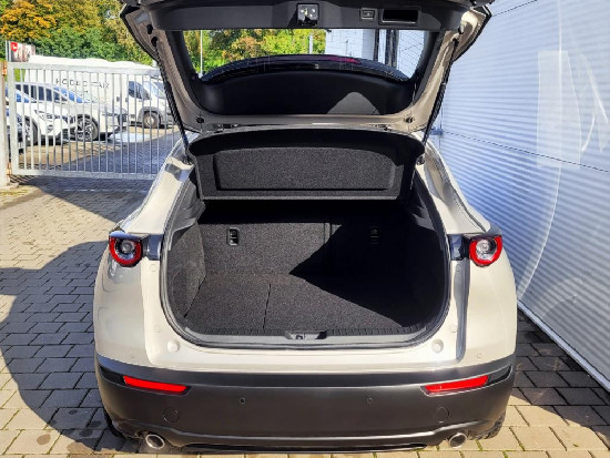 Nový vůz Mazda CX-30 2,5 e-Skyactiv G140k 6MAN 4x2  Centre-line šedá metalíza Benzín Manuální