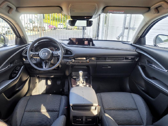 Nový vůz Mazda CX-30 2,5 e-Skyactiv G140k 6MAN 4x2  Centre-line šedá metalíza Benzín Manuální