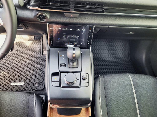 Nový vůz Mazda MX-30 1,0 R-EV 170k AT 4x2  Edition-R černá metalíza hybridní - benzin Automatická