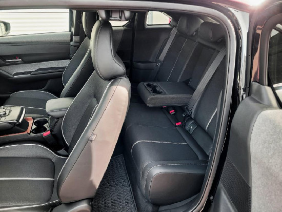 Nový vůz Mazda MX-30 1,0 R-EV 170k AT 4x2  Edition-R černá metalíza hybridní - benzin Automatická