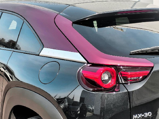 Nový vůz Mazda MX-30 1,0 R-EV 170k AT 4x2  Edition-R černá metalíza hybridní - benzin Automatická