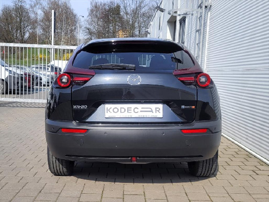 Nový vůz Mazda MX-30 1,0 R-EV 170k AT 4x2  Edition-R černá metalíza hybridní - benzin Automatická