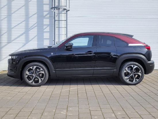 Nový vůz Mazda MX-30 1,0 R-EV 170k AT 4x2  Edition-R černá metalíza hybridní - benzin Automatická