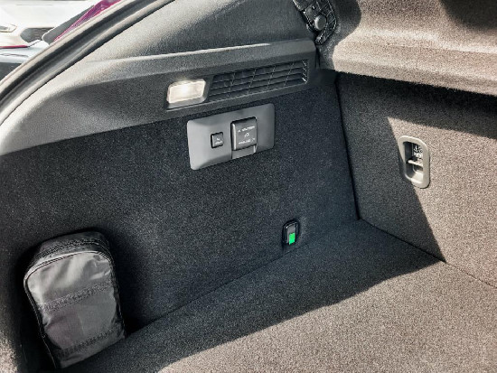 Nový vůz Mazda MX-30 1,0 R-EV 170k AT 4x2  Edition-R černá metalíza hybridní - benzin Automatická