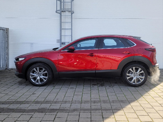 Nový vůz Mazda CX-30 2,5 e-Skyactiv G140k 6MAN 4x2  Centre-line červená metalíza Benzín Manuální