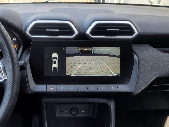 Nový vůz MG ZS 1,5 115k 5MAN 4x2  Excite stříbrná metalíza Benzín Manuální