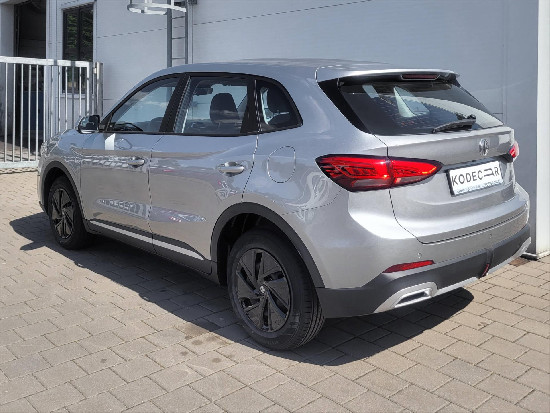 Nový vůz MG ZS 1,5 115k 5MAN 4x2  Excite stříbrná metalíza Benzín Manuální