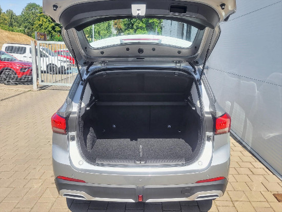 Nový vůz MG ZS 1,5 115k 5MAN 4x2  Excite stříbrná metalíza Benzín Manuální