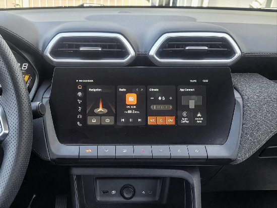 Nový vůz MG ZS 1,5 115k 5MAN 4x2  Excite stříbrná metalíza Benzín Manuální