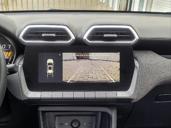 Nový vůz MG ZS 1,5 Excite 116k 5MAN světle šedá metalíza Benzín Manuální