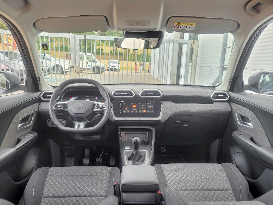 Nový vůz MG ZS 1,5 Excite 116k 5MAN světle šedá metalíza Benzín Manuální