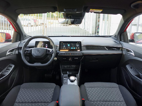 Nový vůz MG MG3 1,5 Hybrid+ 195k AT 4x2 100kW+75kW Emotion červená metalíza hybridní - benzin Automatická