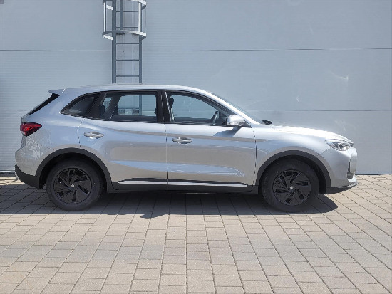 Nový vůz MG ZS 1,5 Excite 115k 5MAN stříbrná metalíza Benzín Manuální