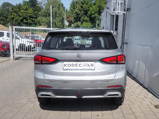 Nový vůz MG ZS 1,5 Excite 115k 5MAN stříbrná metalíza Benzín Manuální