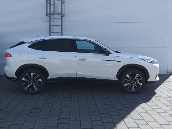 Nový vůz MG HS 1,5 TGI 7AT 170k  Exclusive bílá metalíza Benzín Automatická