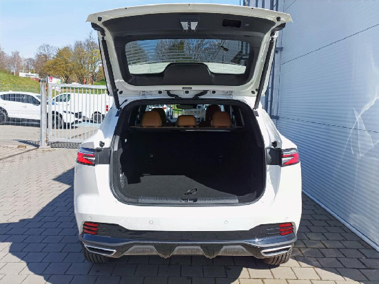 Nový vůz MG HS 1,5 TGI 7AT 170k  Exclusive bílá metalíza Benzín Automatická