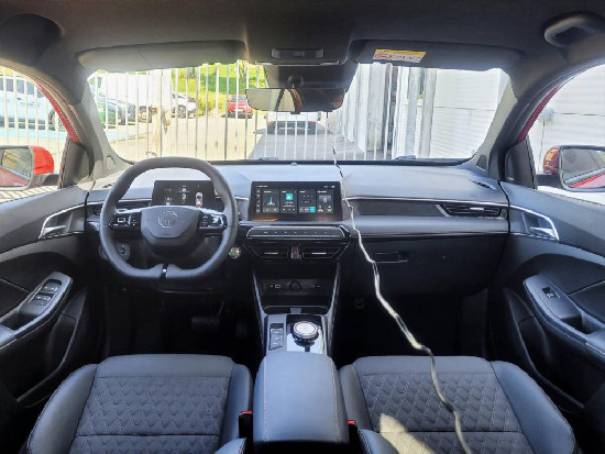 Nový vůz MG MG3 1,5 Exclusive Hybrid+ 195k AT 100kW+75kW červená metalíza hybridní - benzin Automatická