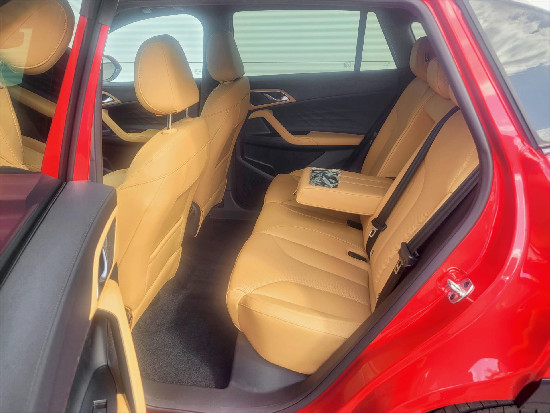 Nový vůz MG HS 1,5 TGI 6MAN 170k  Exclusive červená metalíza Benzín Manuální