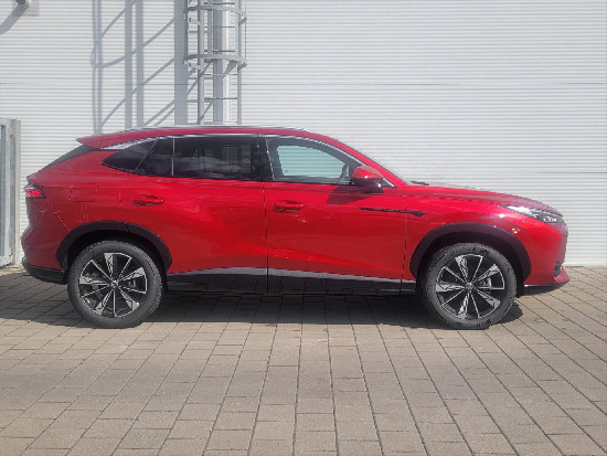 Nový vůz MG HS 1,5 TGI 6MAN 170k  Exclusive červená metalíza Benzín Manuální