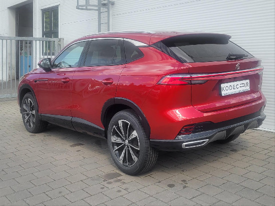 Nový vůz MG HS 1,5 TGI 6MAN 170k  Exclusive červená metalíza Benzín Manuální