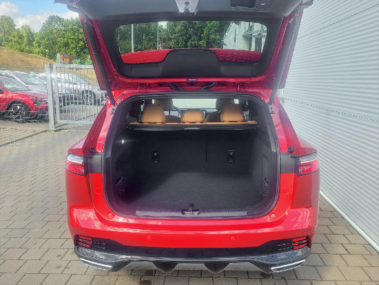 Nový vůz MG HS 1,5 TGI 6MAN 170k  Exclusive červená metalíza Benzín Manuální