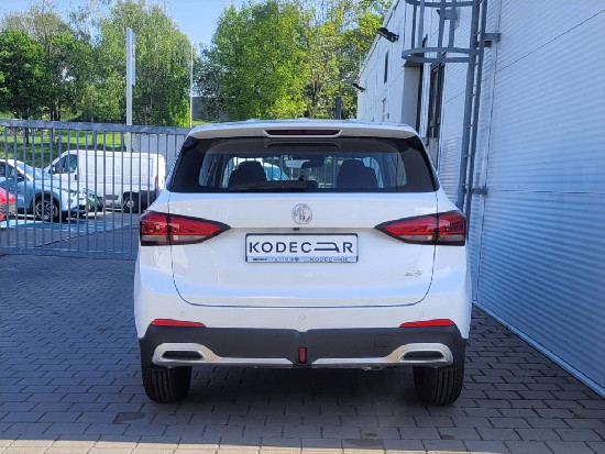 Nový vůz MG ZS 1,5 115k 5MAN 4x2  Excite bílá Benzín Manuální