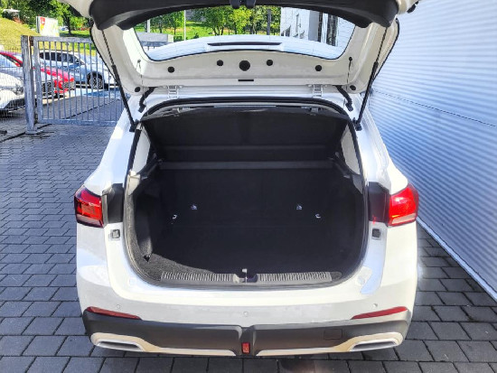 Nový vůz MG ZS 1,5 115k 5MAN 4x2  Excite bílá Benzín Manuální