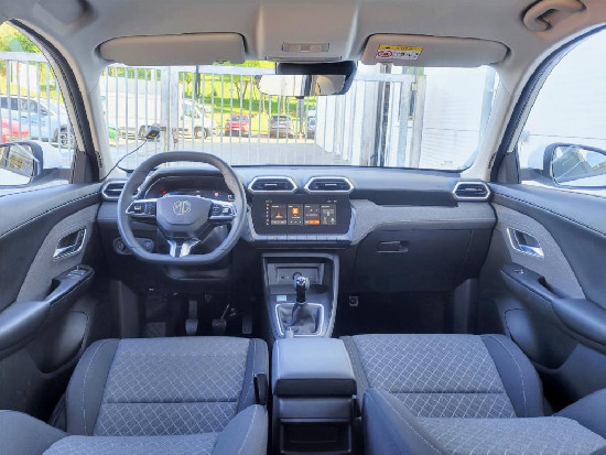 Nový vůz MG ZS 1,5 115k 5MAN 4x2  Excite bílá Benzín Manuální