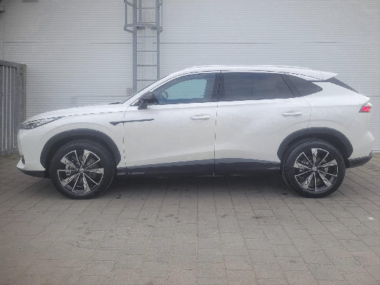 Nový vůz MG HS 1,5 Emotion HEV 2AT 224k bílá metalíza hybridní - benzin Manuální