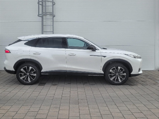 Nový vůz MG HS 1,5 TGI 7AT 170k  Emotion bílá metalíza Benzín Automatická