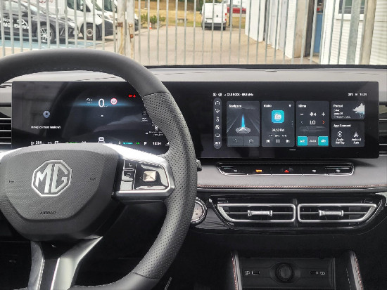 Nový vůz MG HS 1,5 Exclusive PHEV 2AT 272k bílá metalíza hybridní - benzin Automatická