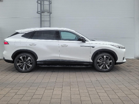 Nový vůz MG HS 1,5 Exclusive PHEV 2AT 272k bílá metalíza hybridní - benzin Automatická