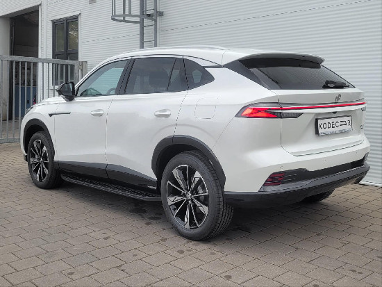 Nový vůz MG HS 1,5 Exclusive PHEV 2AT 272k bílá metalíza hybridní - benzin Automatická