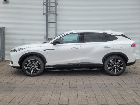 Nový vůz MG HS 1,5 Exclusive PHEV 2AT 272k bílá metalíza hybridní - benzin Automatická